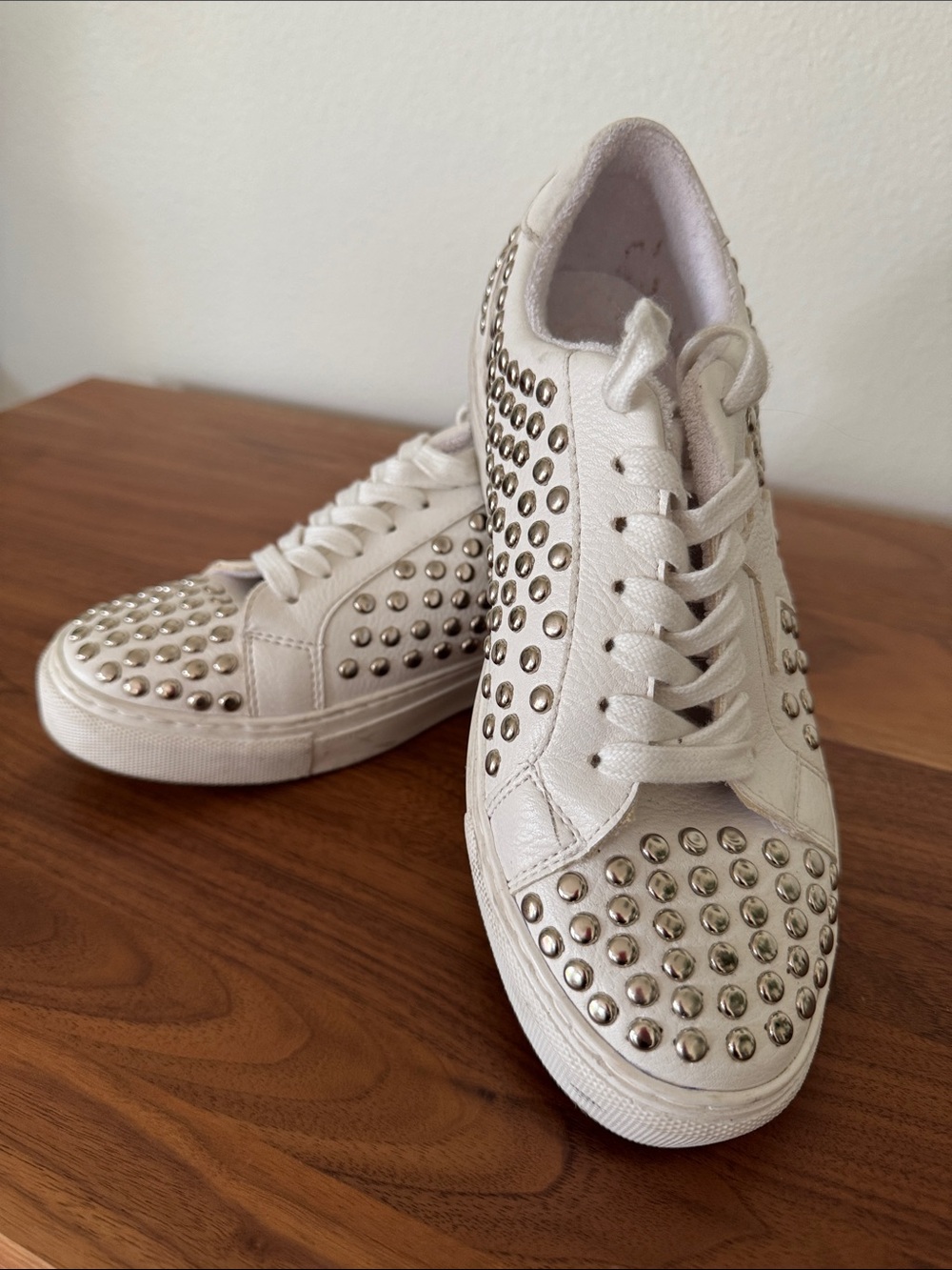 Steven New York - White Studded Low-Top Sneakers with Silver Accents